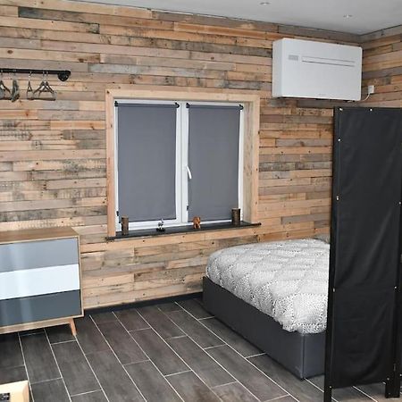 Logement In Wood Brugelette Bagian luar foto