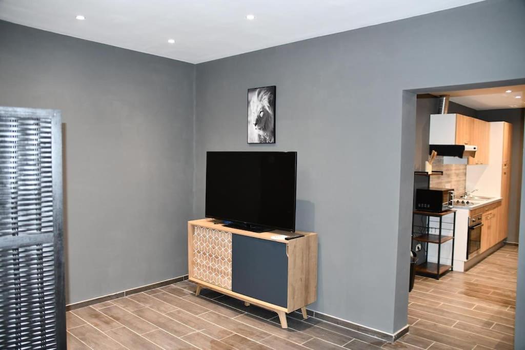 Logement In Wood Brugelette Bagian luar foto