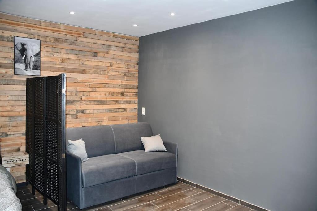 Logement In Wood Brugelette Bagian luar foto