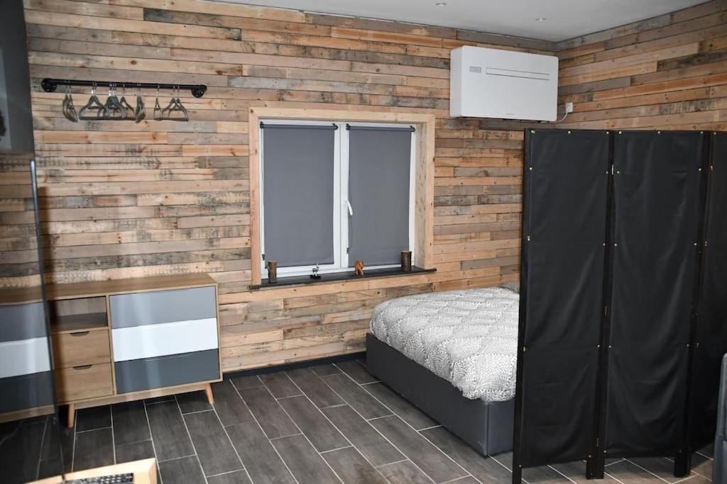 Logement In Wood Brugelette Bagian luar foto