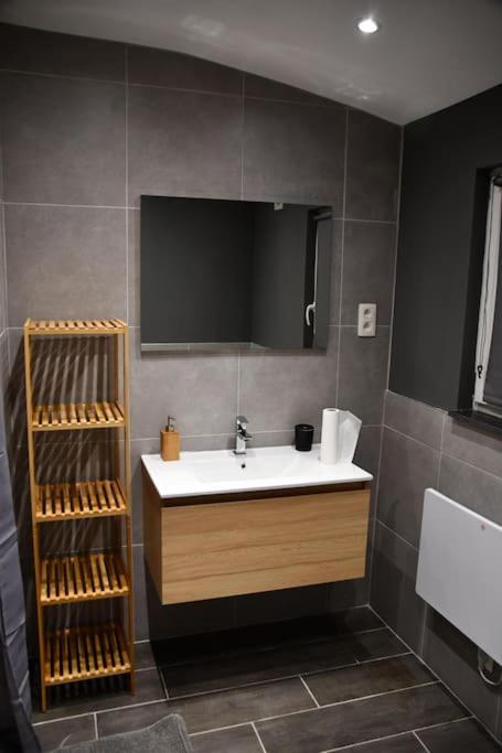 Logement In Wood Brugelette Bagian luar foto