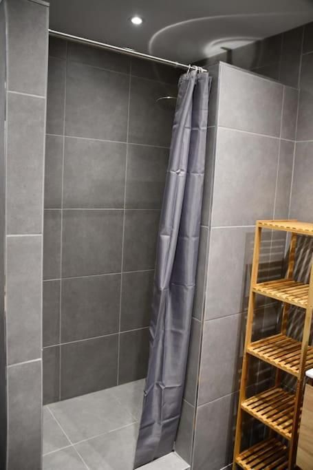 Logement In Wood Brugelette Bagian luar foto