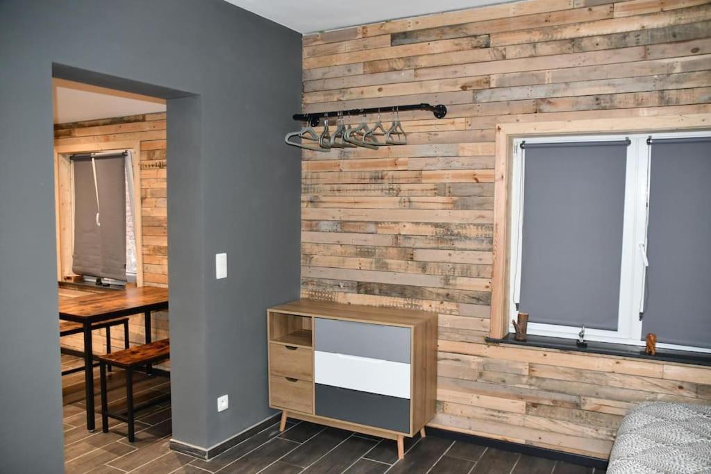 Logement In Wood Brugelette Bagian luar foto