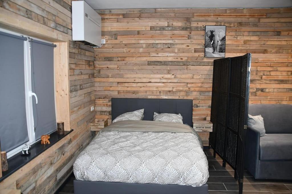 Logement In Wood Brugelette Bagian luar foto