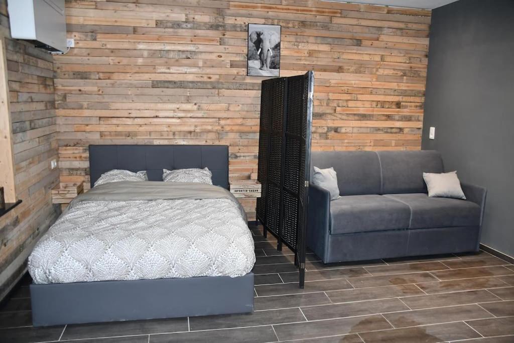 Logement In Wood Brugelette Bagian luar foto